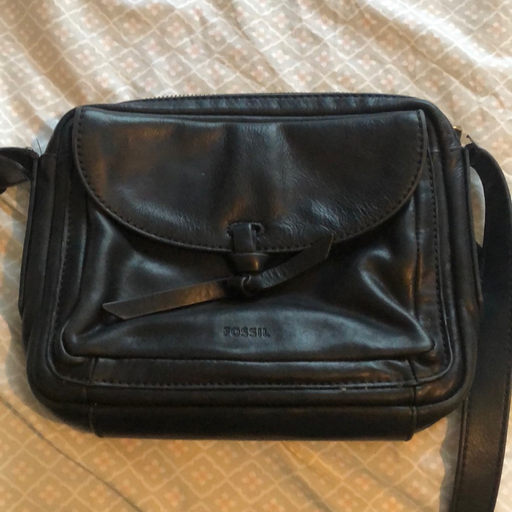 Used black cross body purse from Fossil!